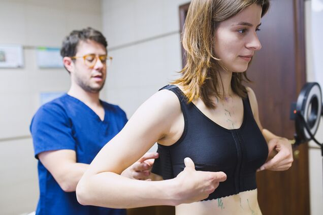 Usar roupa de compresión despois da ampliación dos peitos con ácido hialurónico